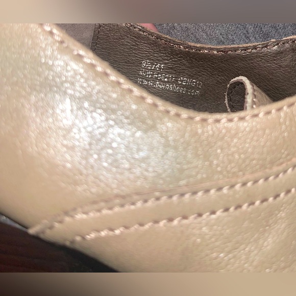 Born women’s 9.5 tan wingtip lace up  leather heeled shoes - Picture 2 of 9